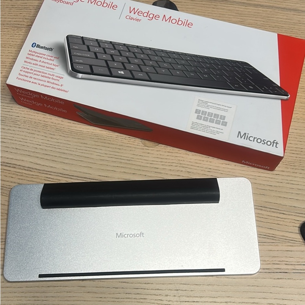 Microsoft Compact Black Keyboard wireless - Picture 4 of 4